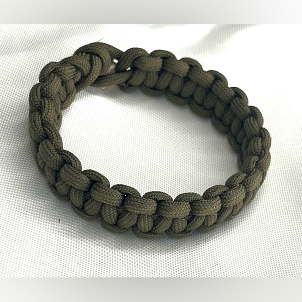 Parachute 🪂 Ripcord Bracelet Hand Made with Hawaiian Pukka Shell Closure